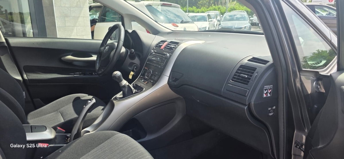 Toyota Auris 1.4 5 porte Sol (12)