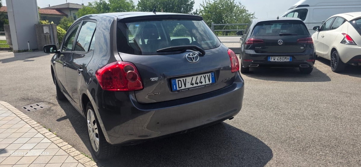 Toyota Auris 1.4 5 porte Sol (2)
