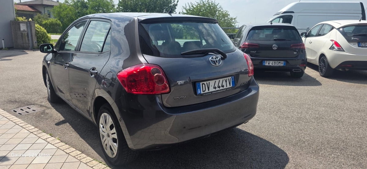 Toyota Auris 1.4 5 porte Sol (5)