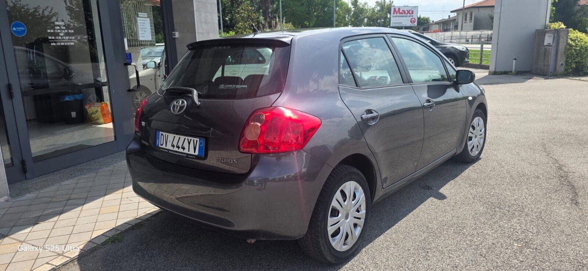 Toyota Auris 1.4 5 porte Sol (6)