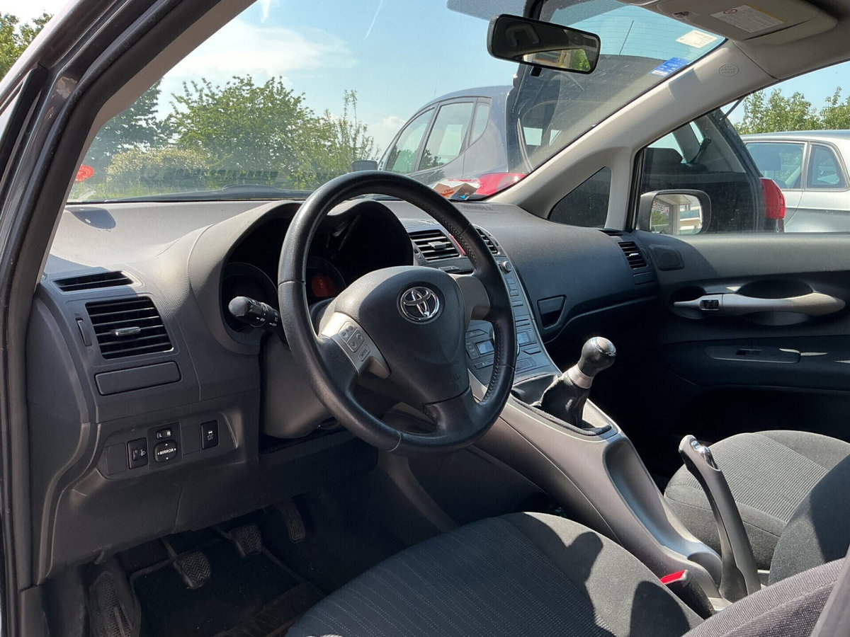 Toyota Auris 1.4 5 porte Sol (8)