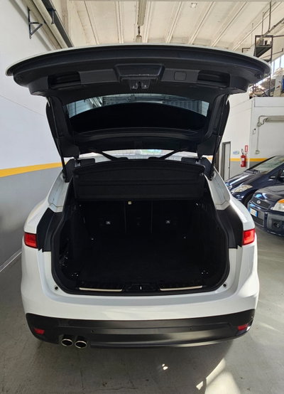 Jaguar F-Pace 2.0 D 180 CV AWD R-Sport (10)