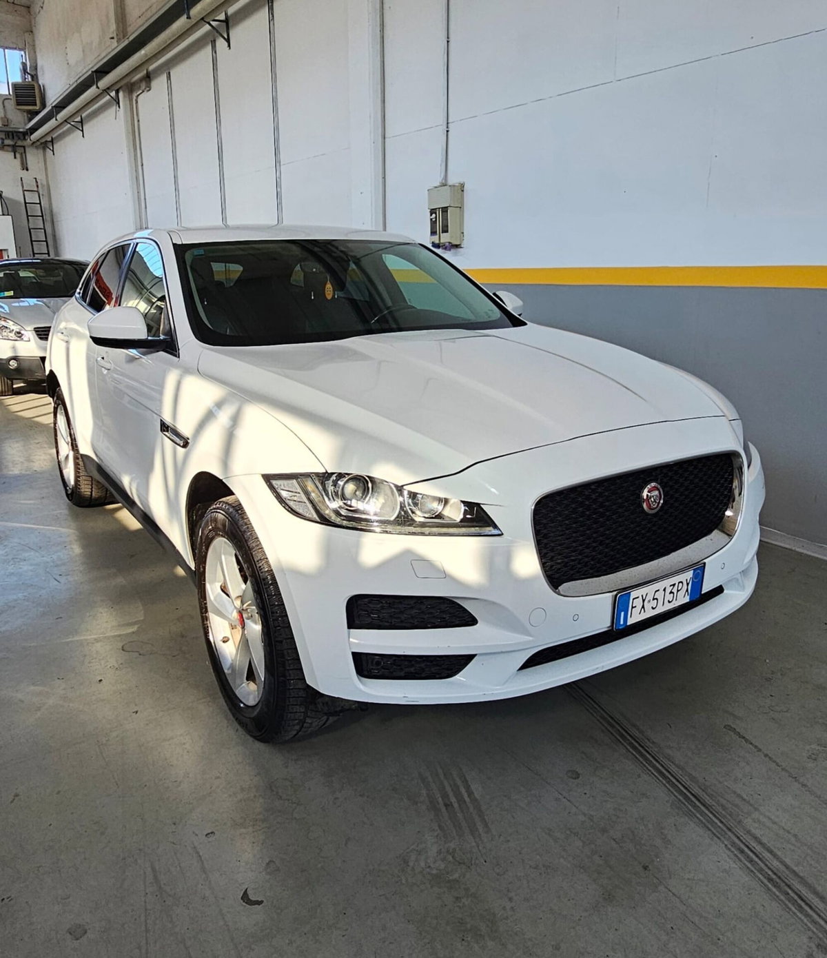 Jaguar F-Pace 2.0 D 180 CV AWD R-Sport (11)