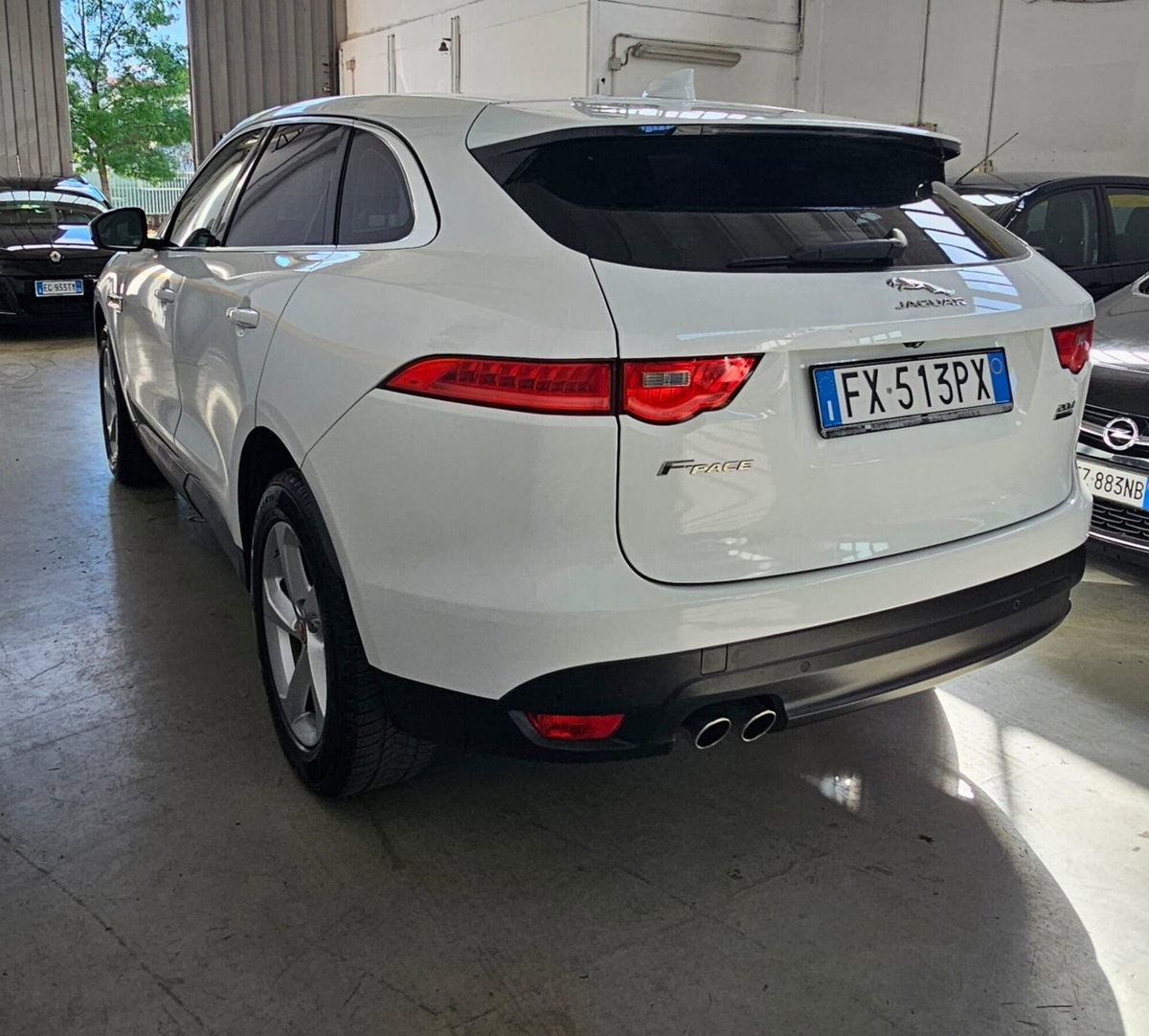 Jaguar F-Pace 2.0 D 180 CV AWD R-Sport (12)