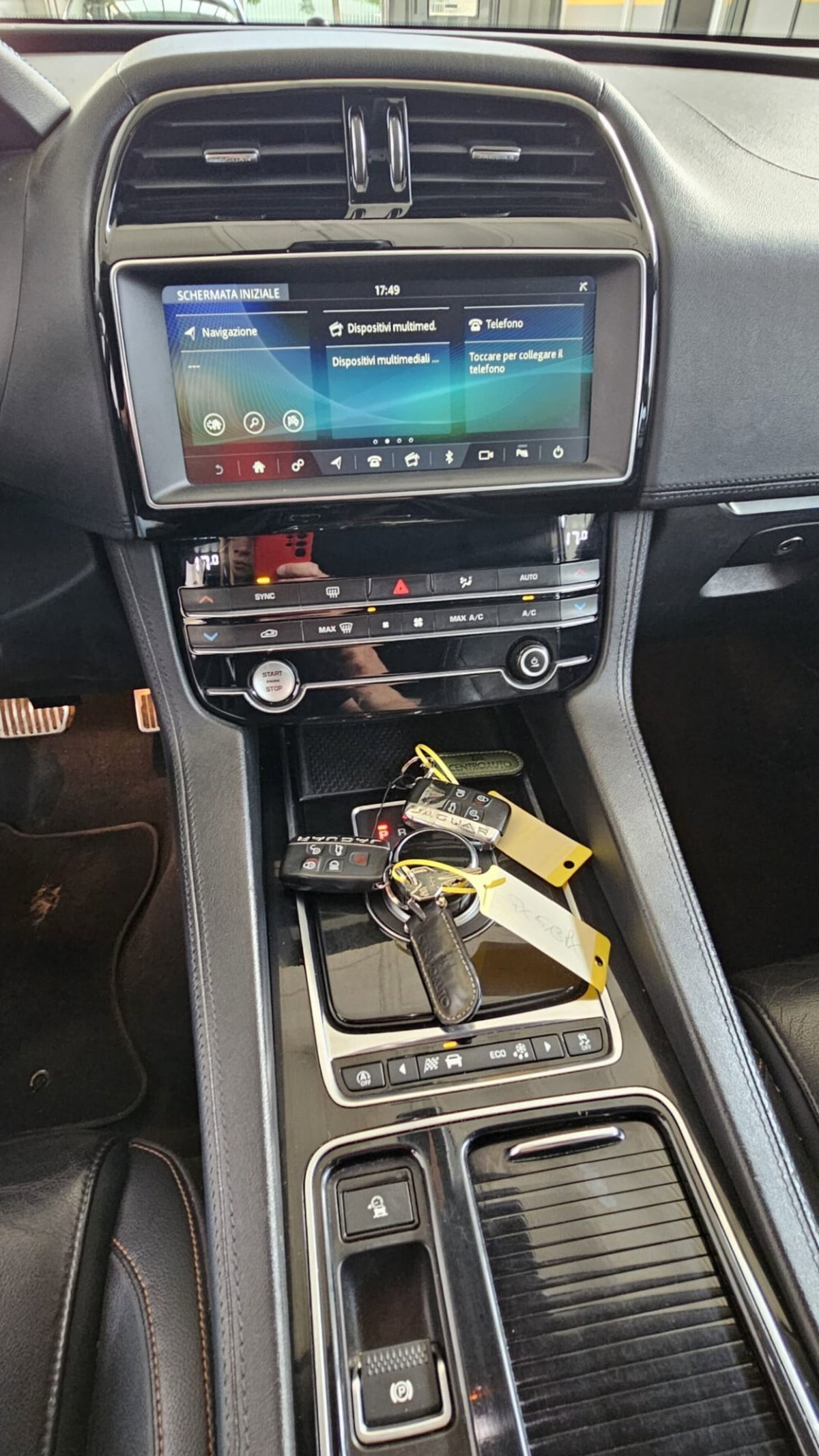 Jaguar F-Pace 2.0 D 180 CV AWD R-Sport (13)