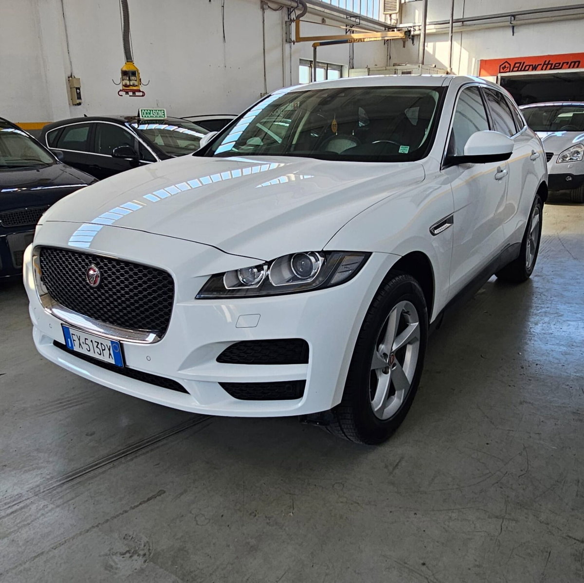 Jaguar F-Pace 2.0 D 180 CV AWD R-Sport (2)