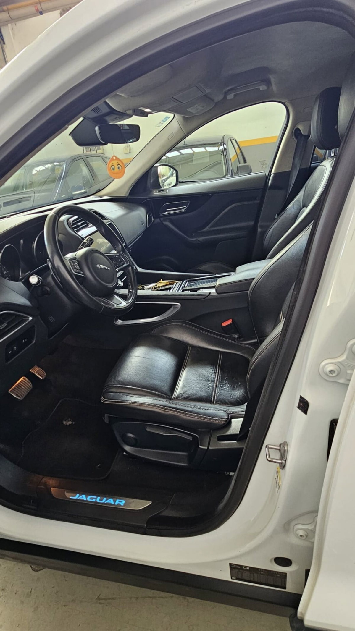 Jaguar F-Pace 2.0 D 180 CV AWD R-Sport (5)