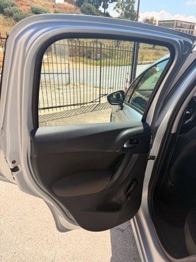 Citroen C3 1.4 HDi 70 Exclusive (14)