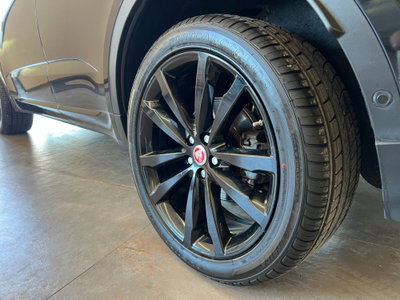 Jaguar E-Pace 2.0D 240 CV AWD aut. R-Dynamic HSE (7)