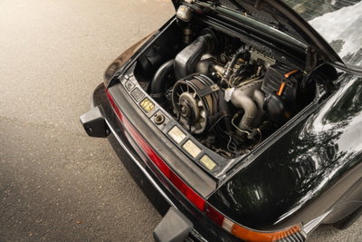 Porsche 911 Coupé Carrera 3.2 (16)