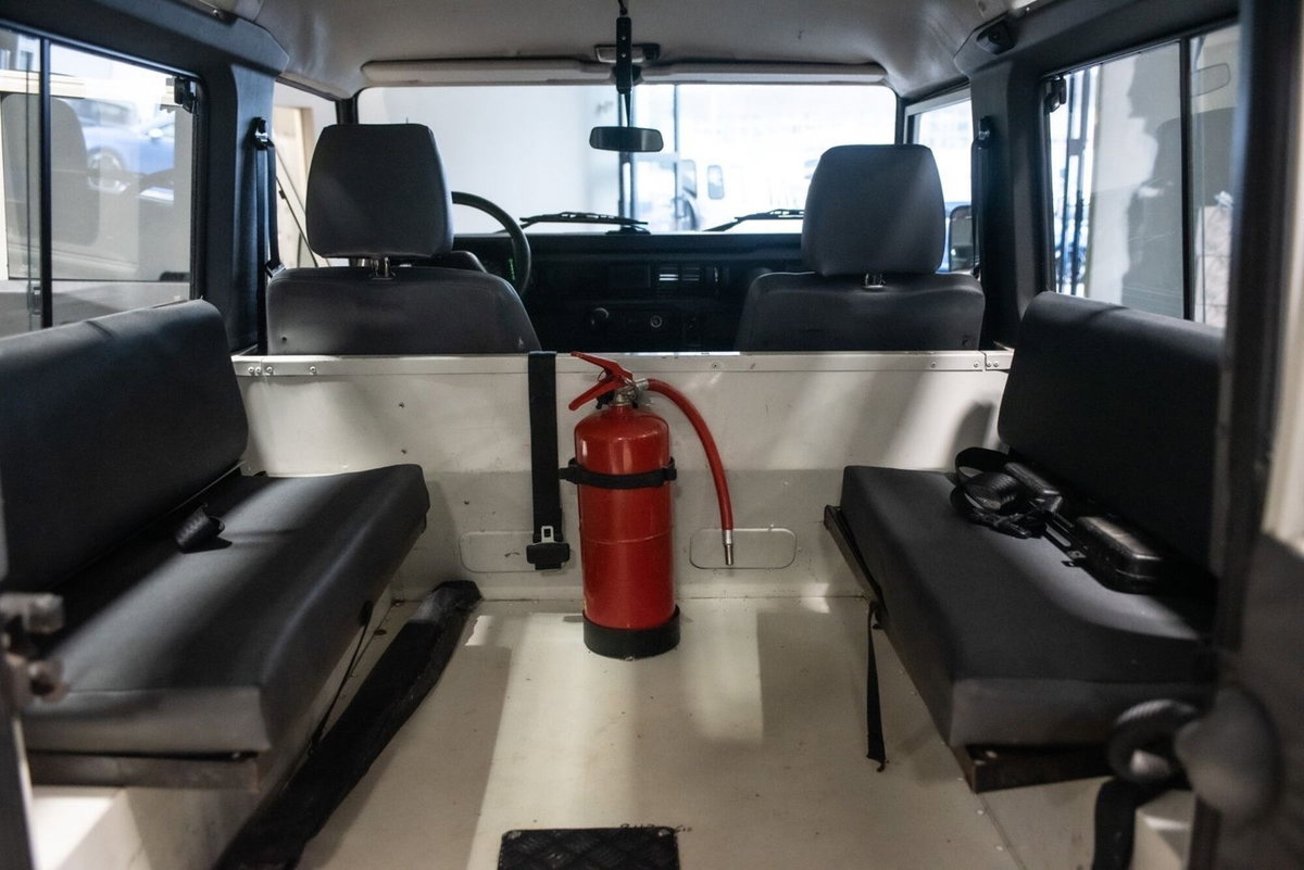 Land Rover Defender 90 2.5 Td5 Station Wagon (10)