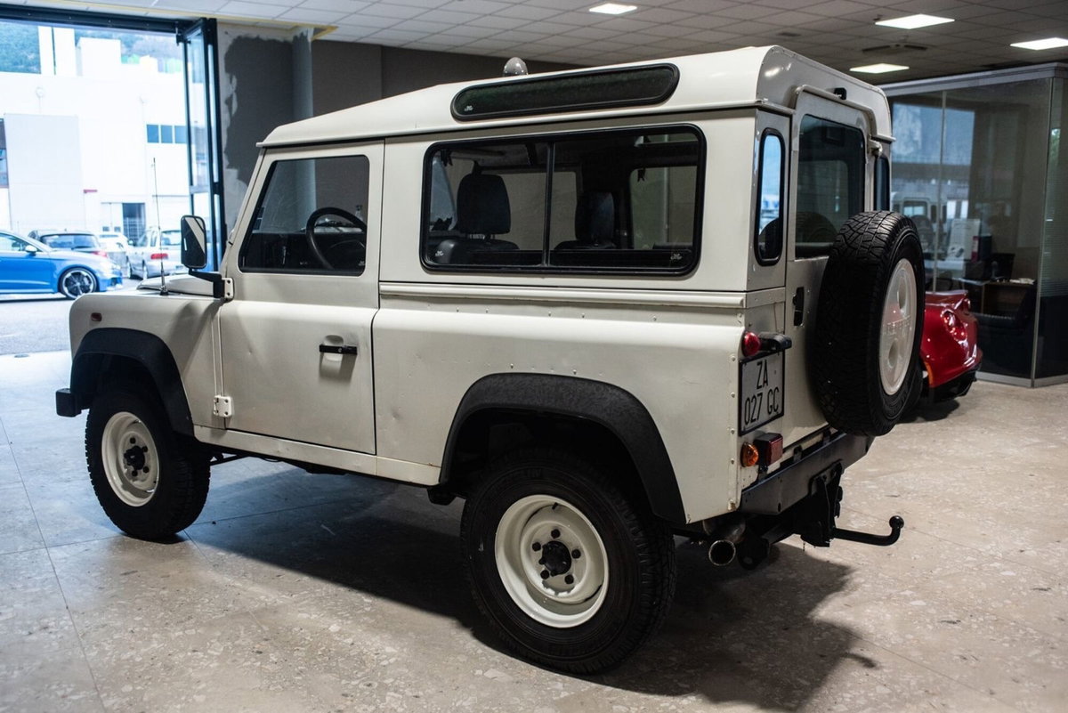Land Rover Defender 90 2.5 Td5 Station Wagon (5)
