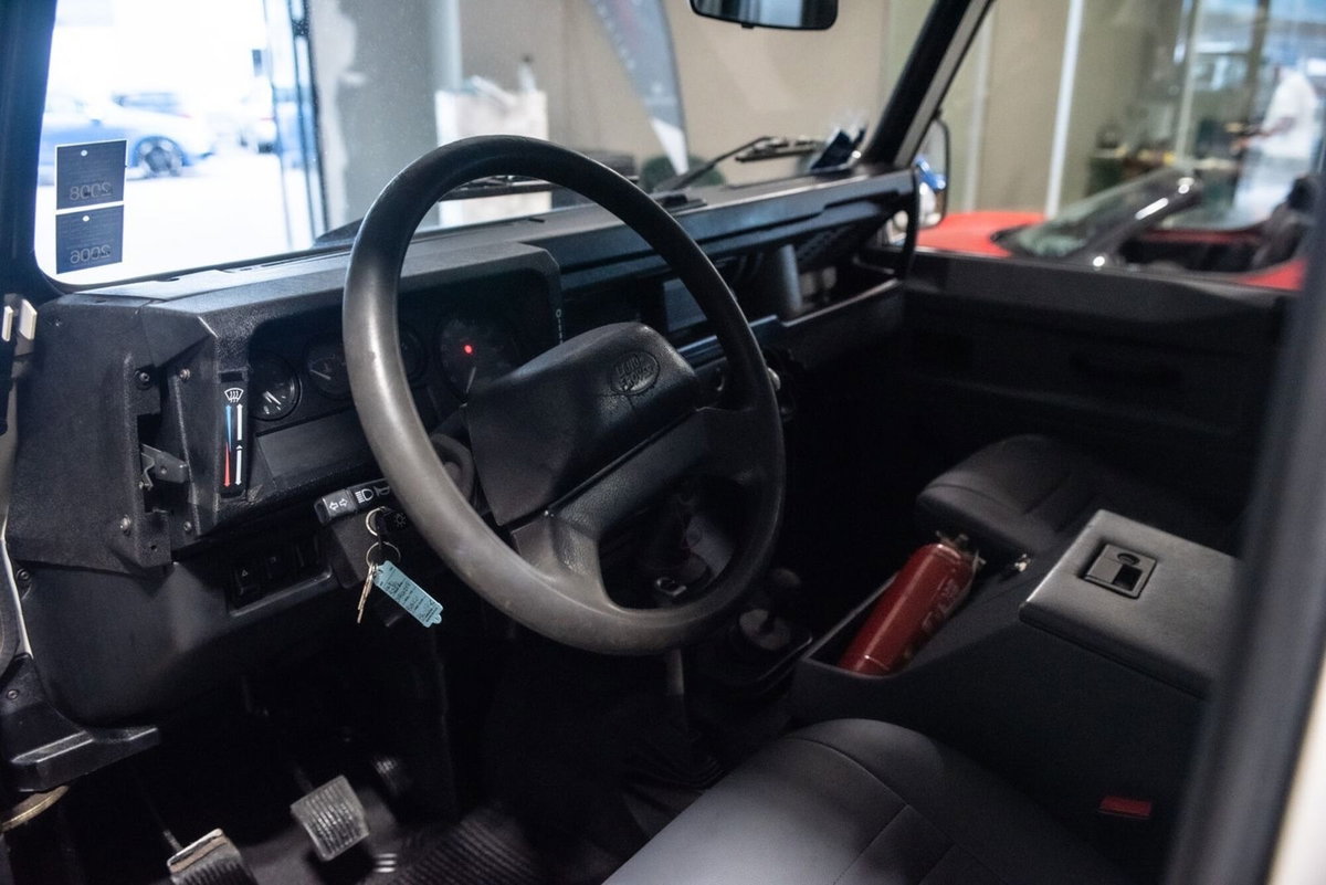 Land Rover Defender 90 2.5 Td5 Station Wagon (7)
