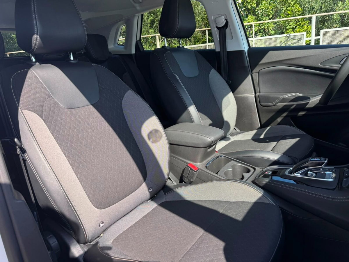 Opel Grandland 1.5 diesel Ecotec aut. Business Elegance (13)