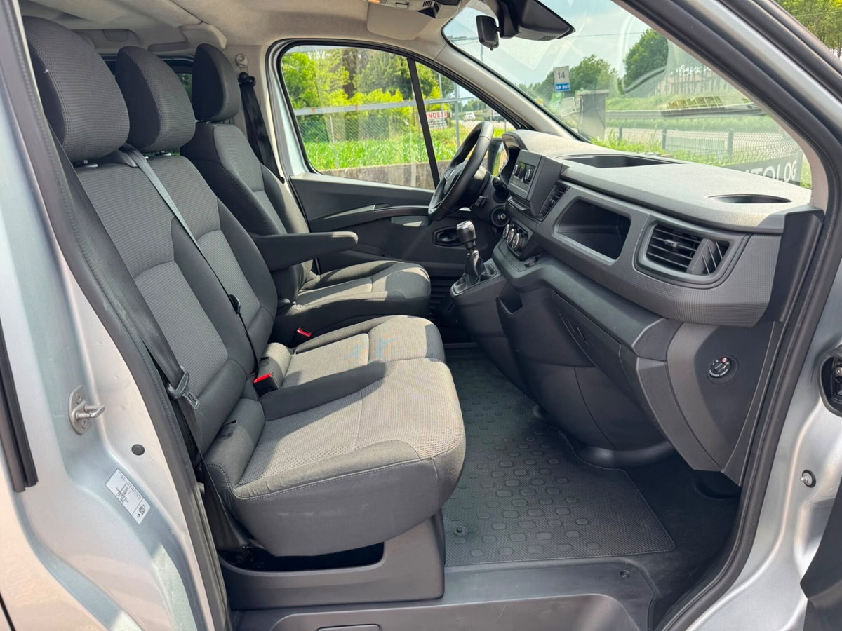 Renault Trafic Furgone BluedCi 150CV EDC PL-TN SpaceClass (17)