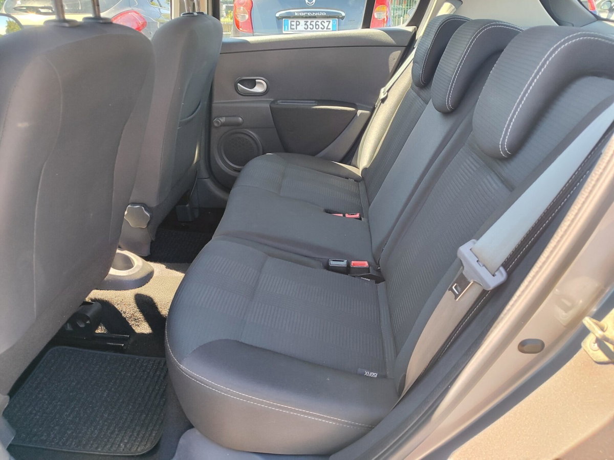 Renault Clio 1.2 16V 5 porte 20th Anniversario (10)