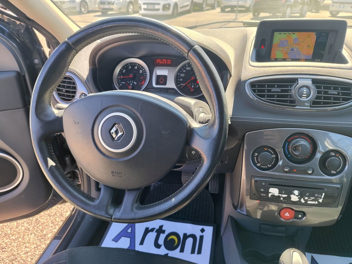 Renault Clio 1.2 16V 5 porte 20th Anniversario (11)