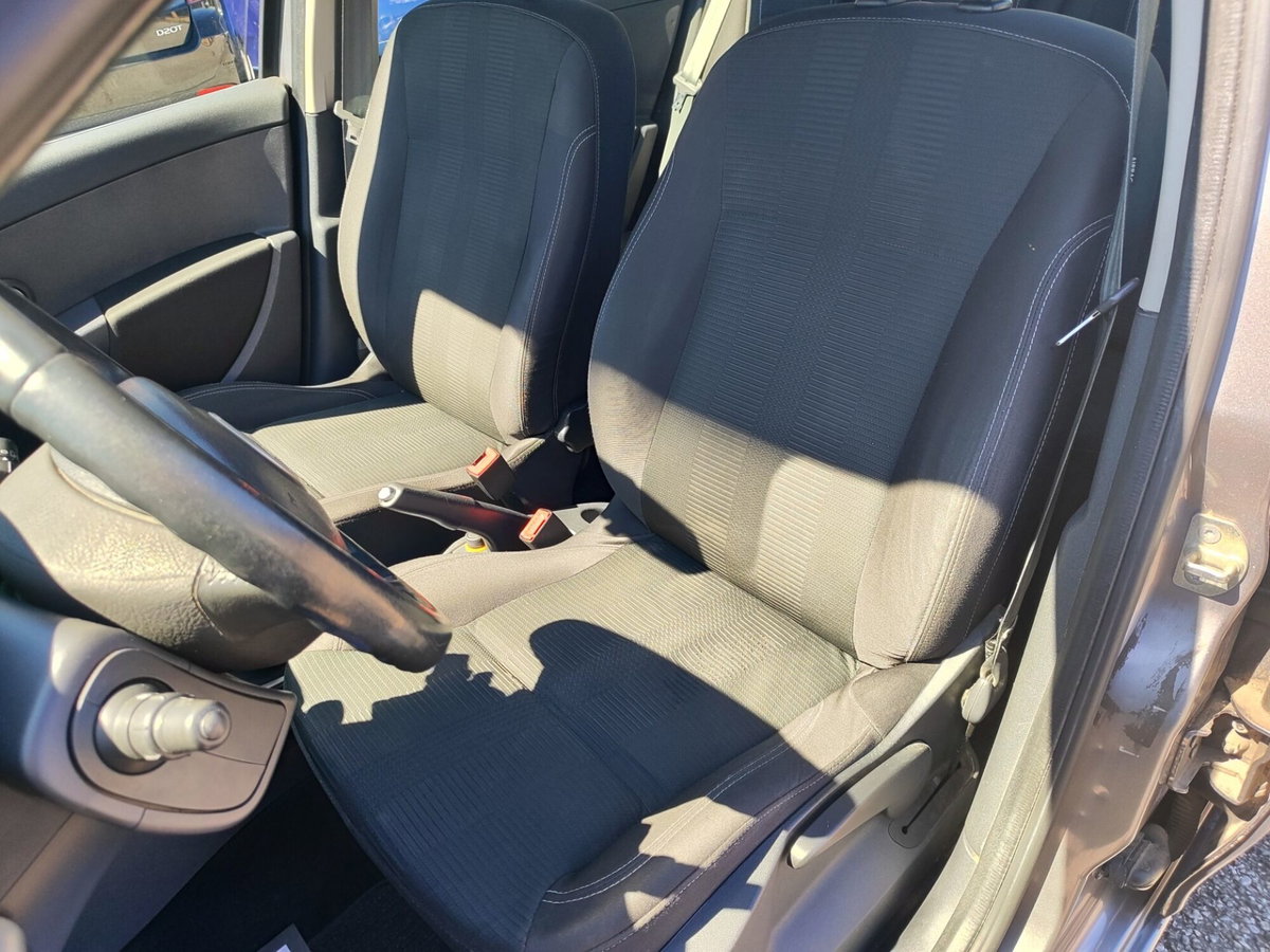 Renault Clio 1.2 16V 5 porte 20th Anniversario (12)