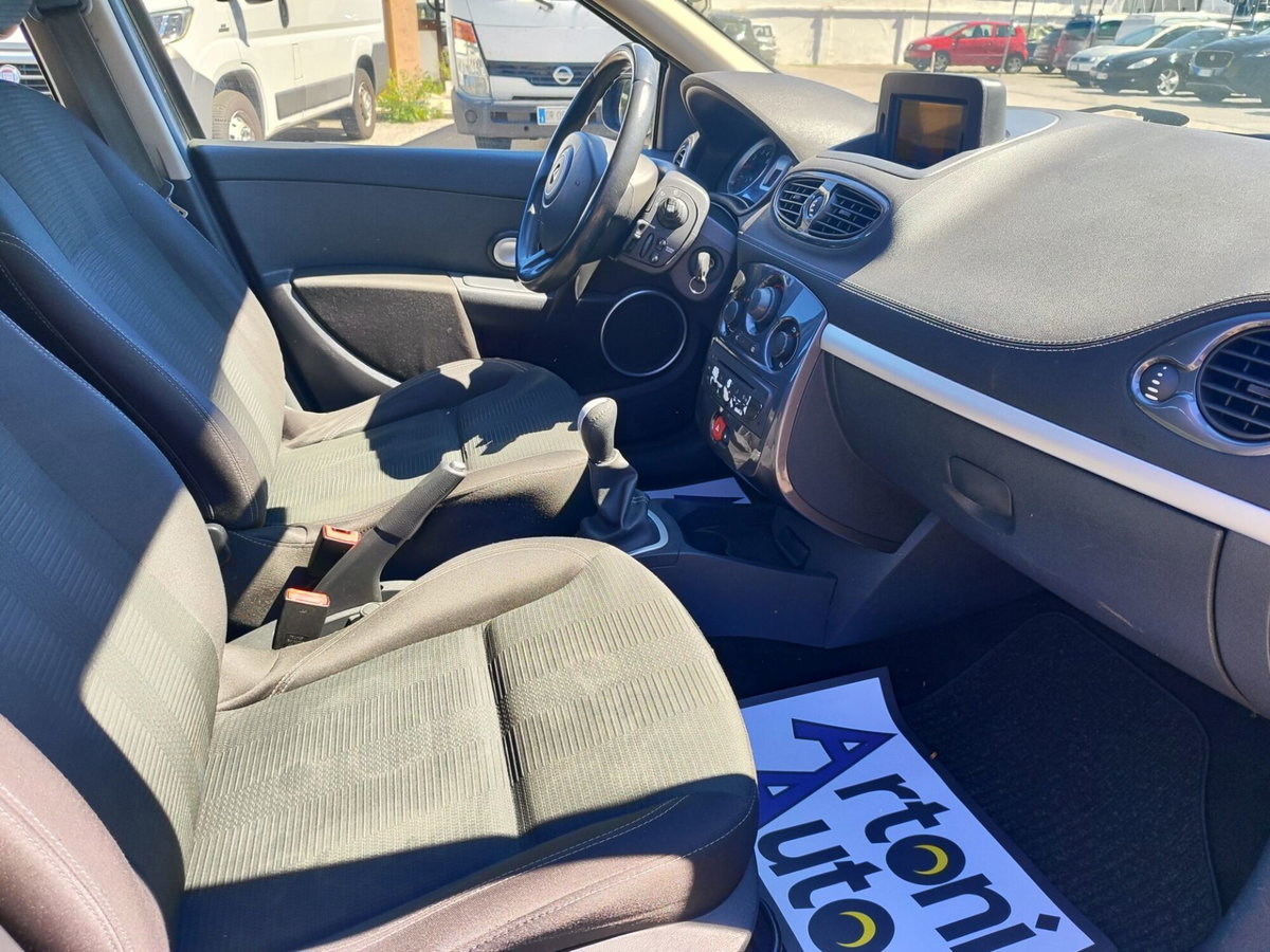 Renault Clio 1.2 16V 5 porte 20th Anniversario (13)