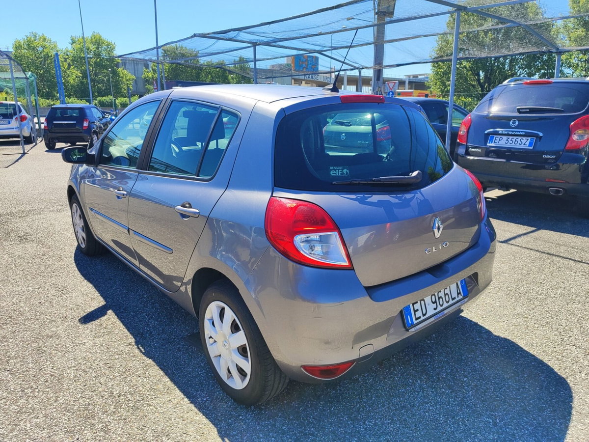 Renault Clio 1.2 16V 5 porte 20th Anniversario (4)