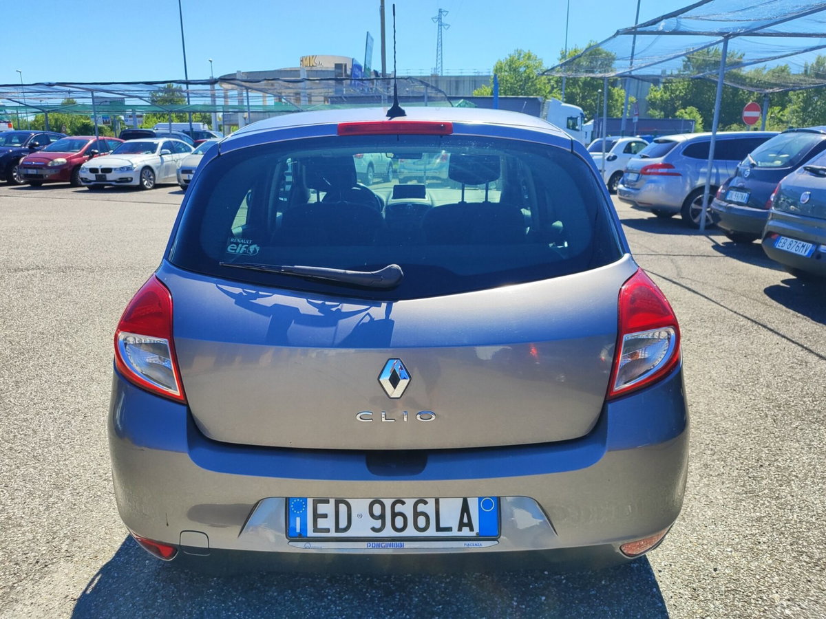 Renault Clio 1.2 16V 5 porte 20th Anniversario (5)