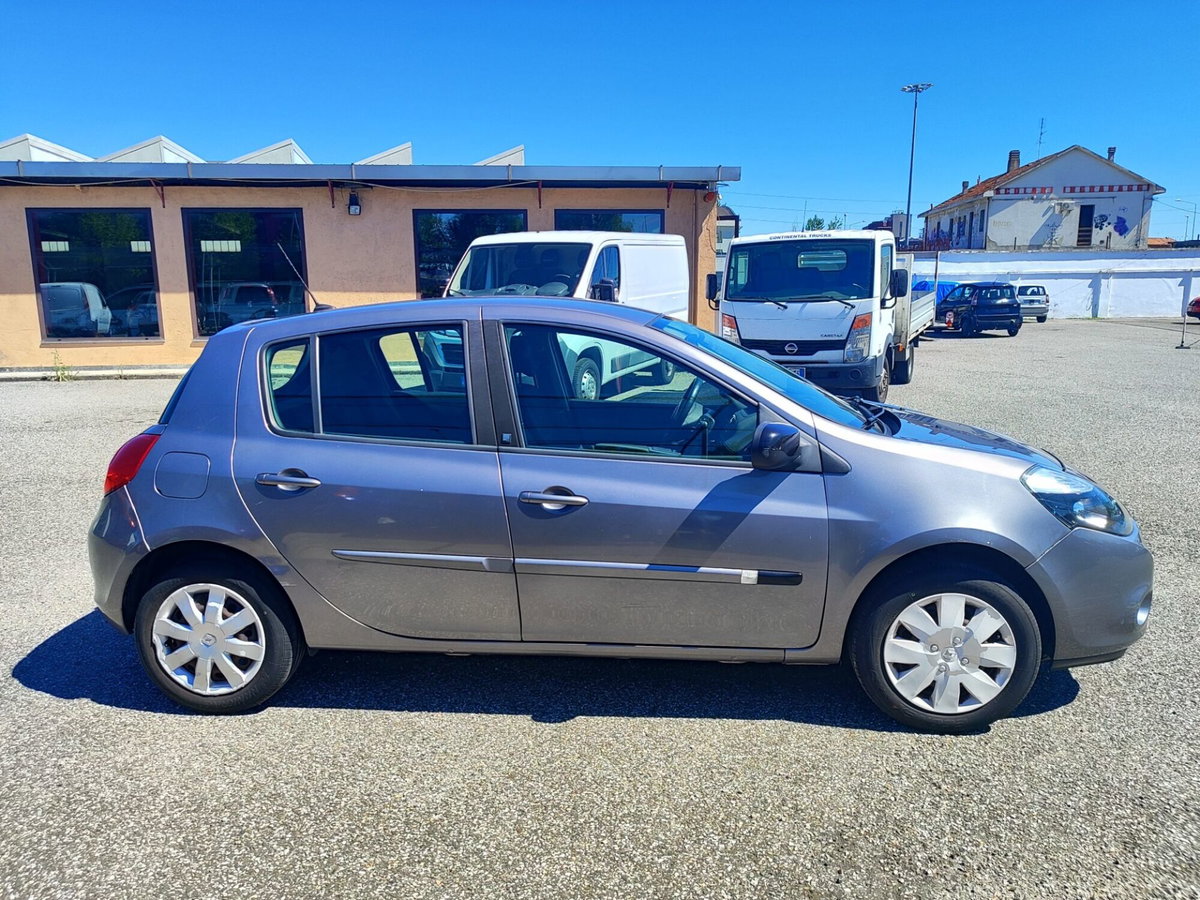 Renault Clio 1.2 16V 5 porte 20th Anniversario (7)