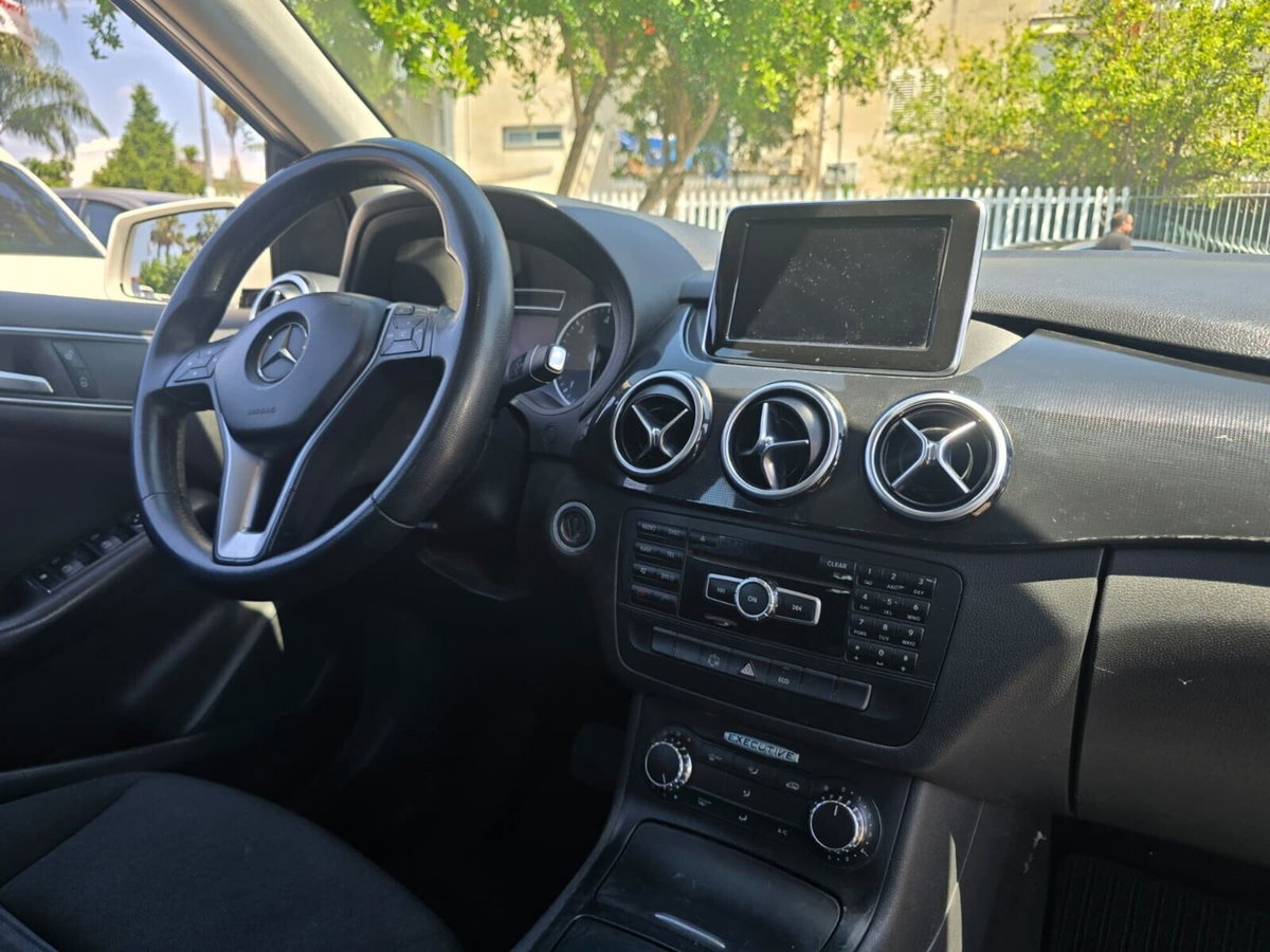 Mercedes-Benz Classe B 180 CDI BlueEFFICIENCY Premium (9)