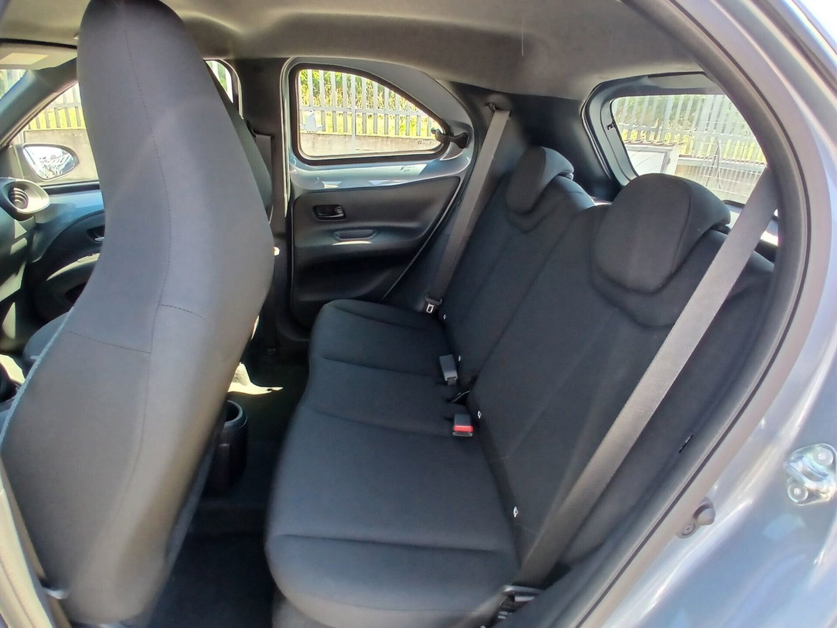 Toyota Aygo X 1.0 VVT-i 72 CV 5p. Undercover S-CVT (18)