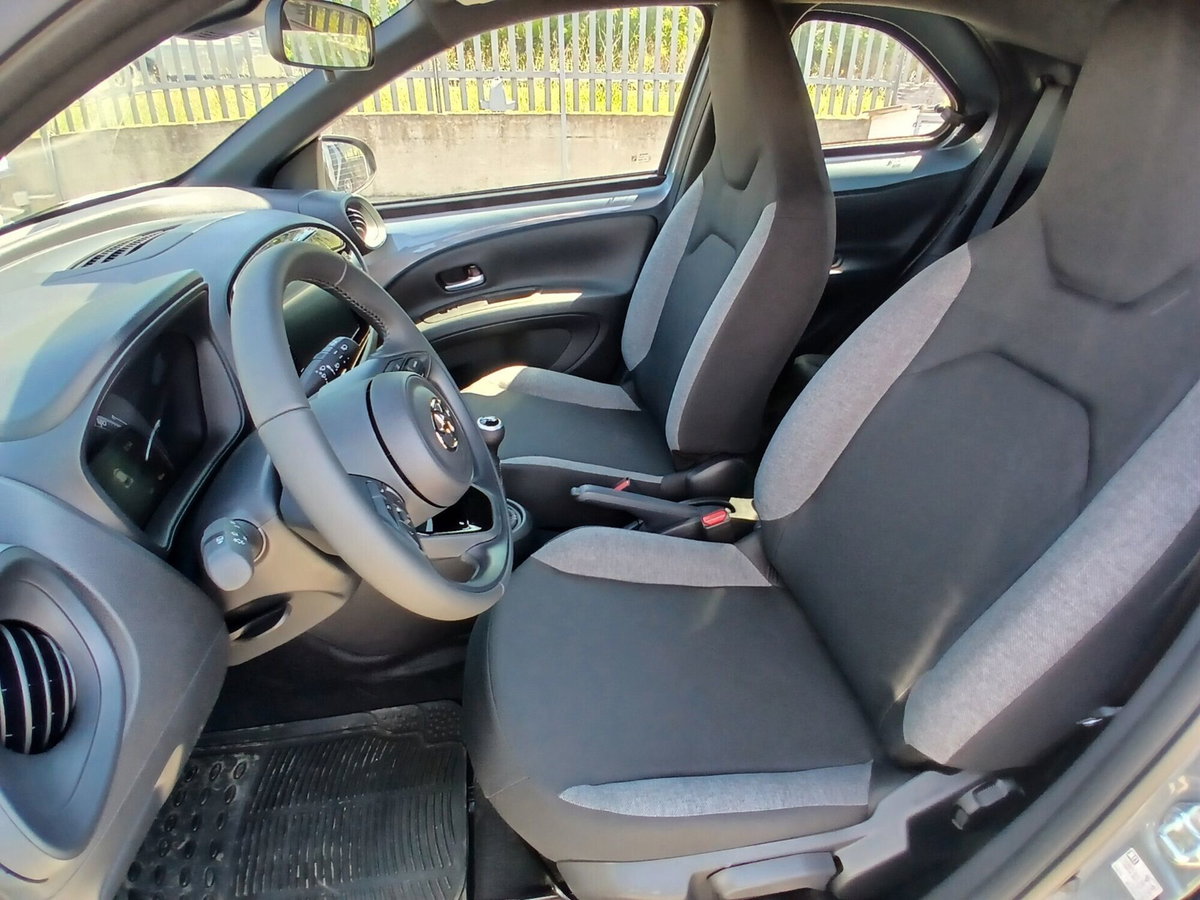 Toyota Aygo X 1.0 VVT-i 72 CV 5p. Undercover S-CVT (19)