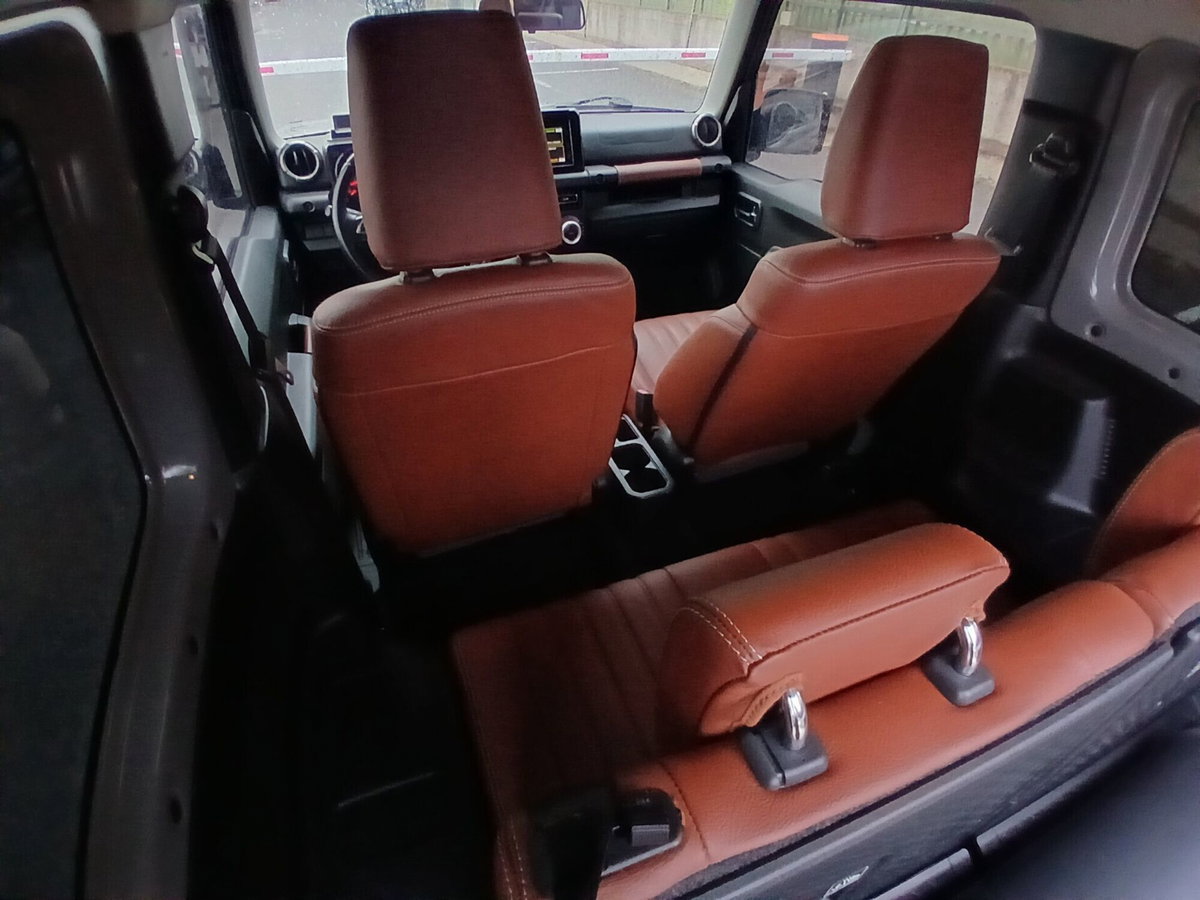 Suzuki Jimny 1.5 5MT Top (18)