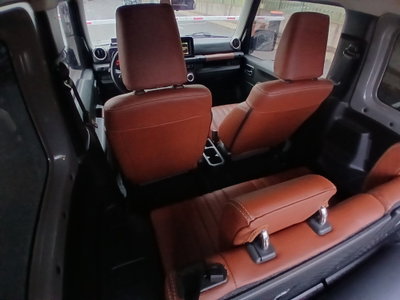 Suzuki Jimny 1.5 5MT Top (18)