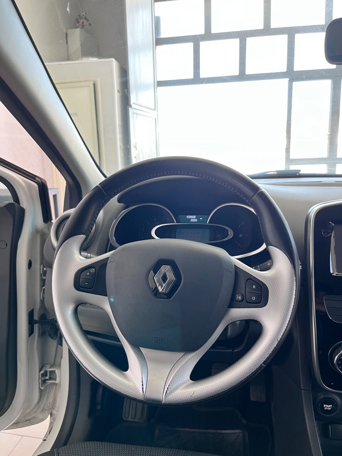 Renault Clio 1.5 dCi 90CV 3 porte Luxe (11)