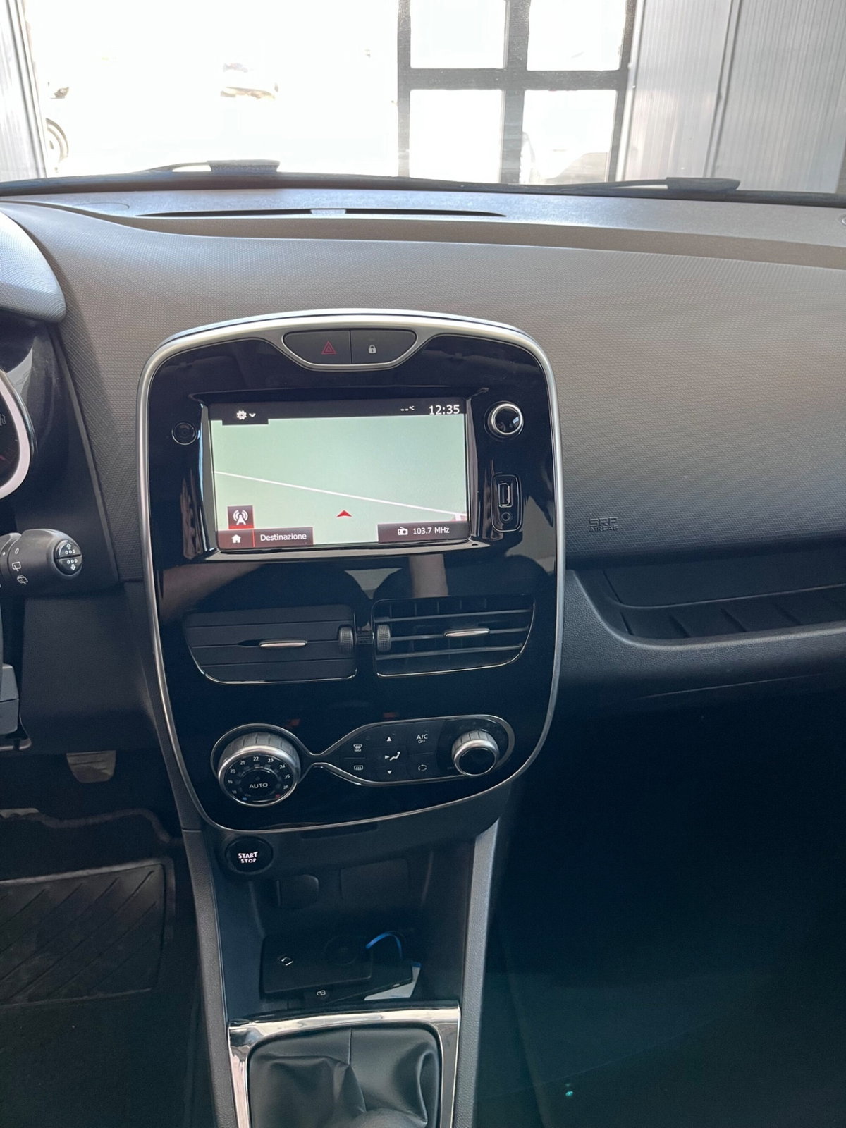 Renault Clio 1.5 dCi 90CV 3 porte Luxe (14)