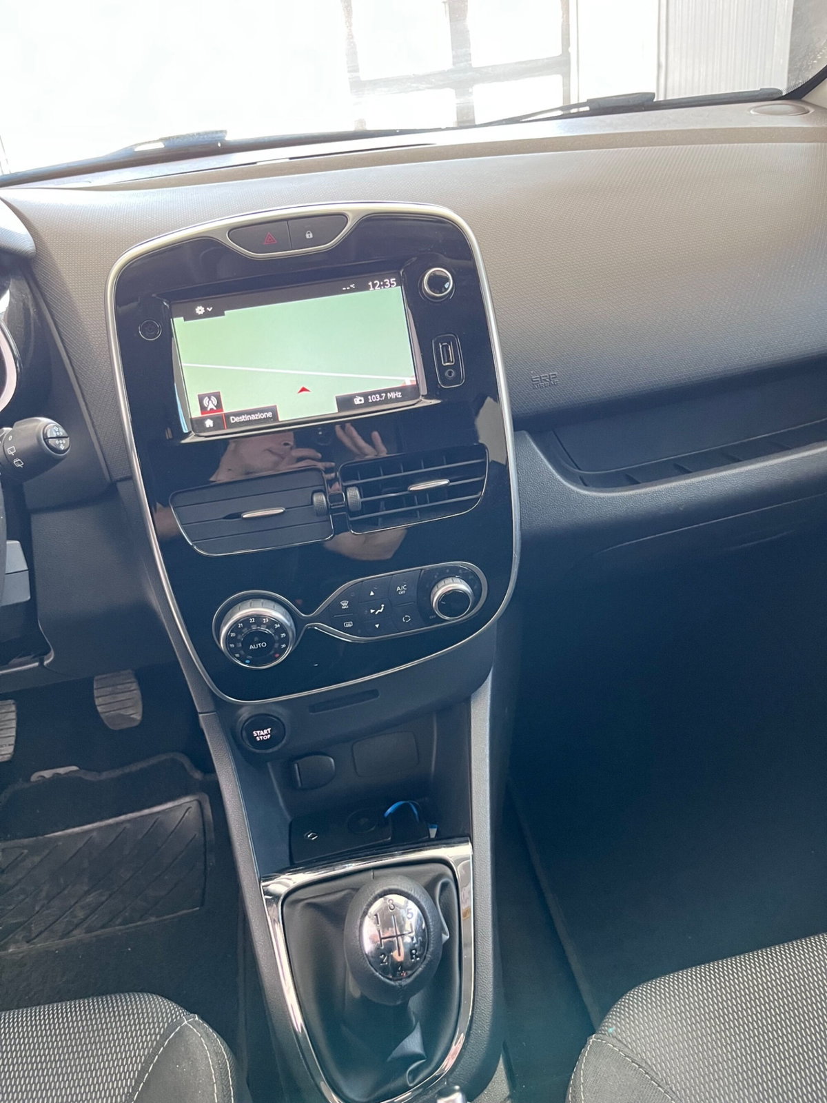 Renault Clio 1.5 dCi 90CV 3 porte Luxe (15)
