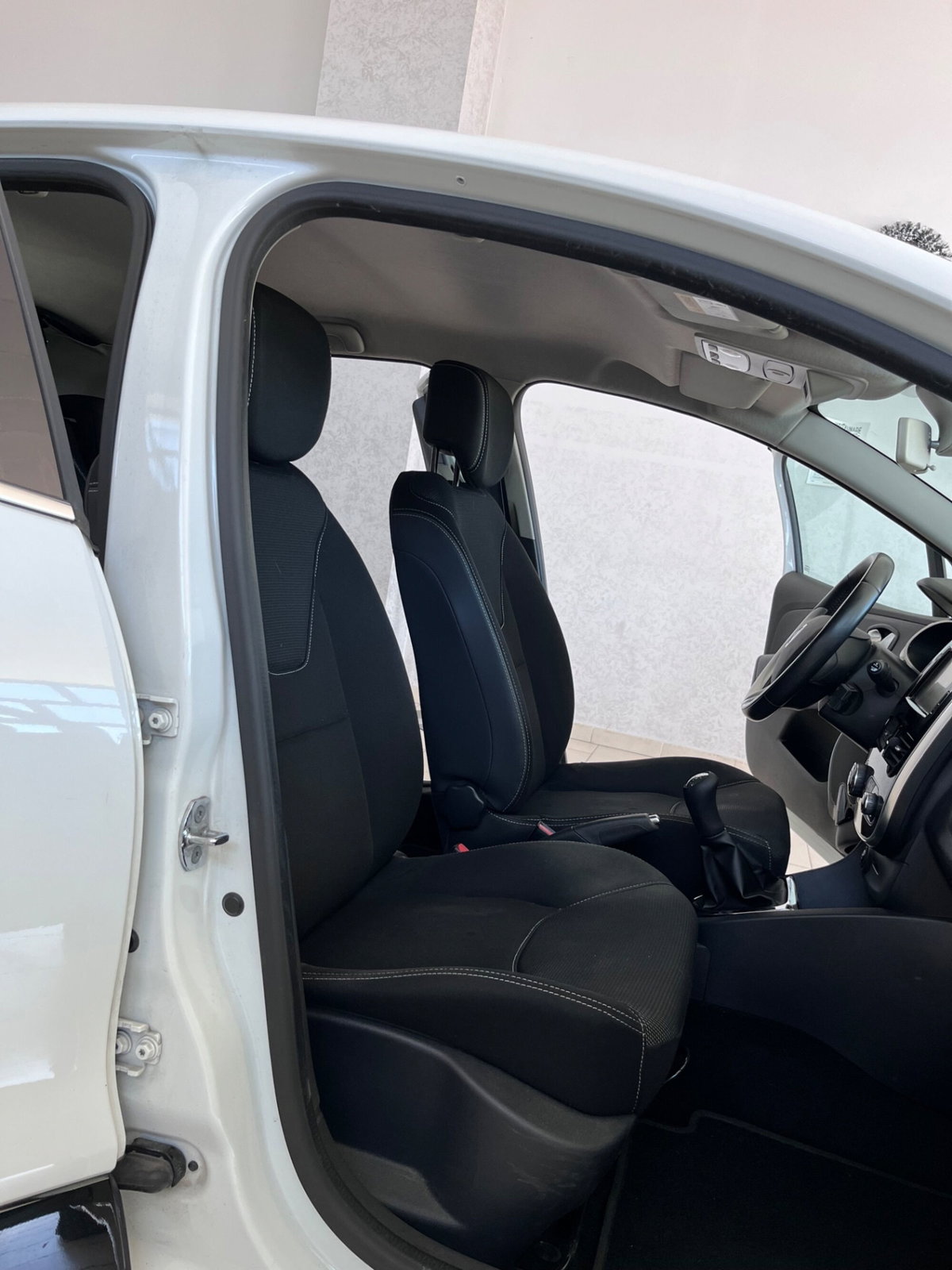 Renault Clio 1.5 dCi 90CV 3 porte Luxe (8)