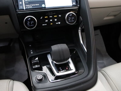 Jaguar E-Pace 2.0d i4 mhev R-Dynamic HSE awd 204cv auto (15)