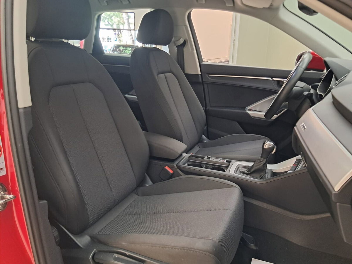 Audi Q3 35 TDI quattro S tronic Business (14)
