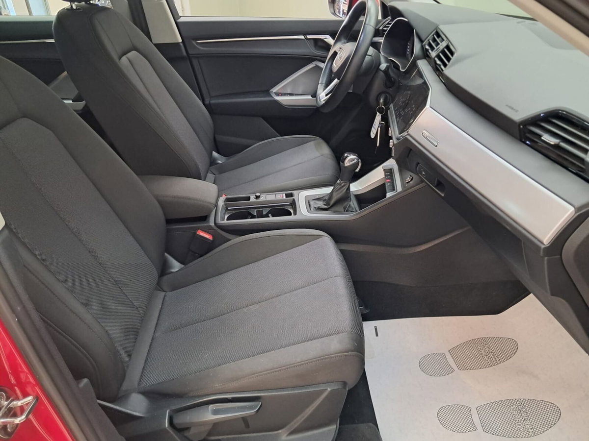Audi Q3 35 TDI quattro S tronic Business (15)