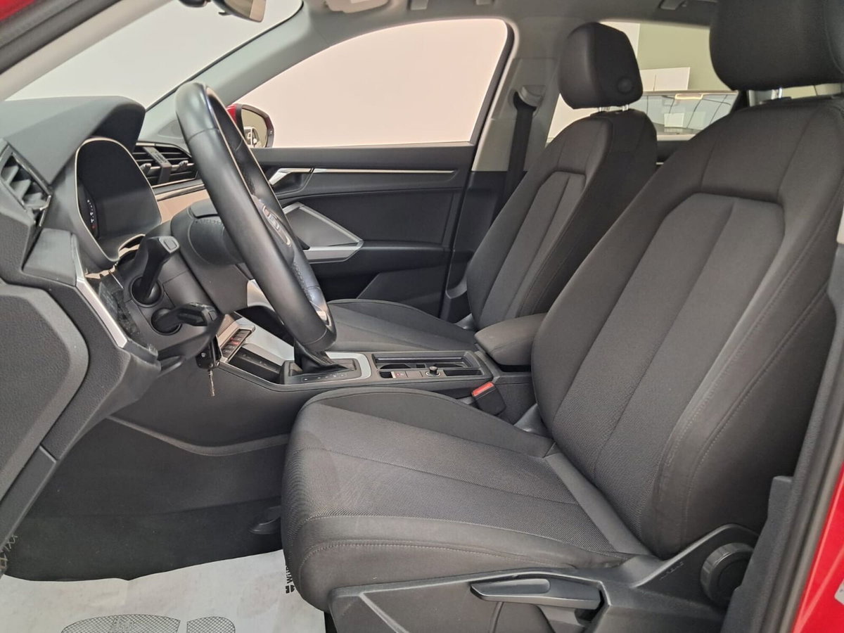 Audi Q3 35 TDI quattro S tronic Business (8)