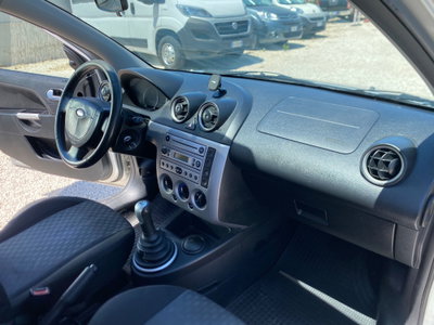 Ford Fiesta 1.4 TDCi 5p. Ghia (16)