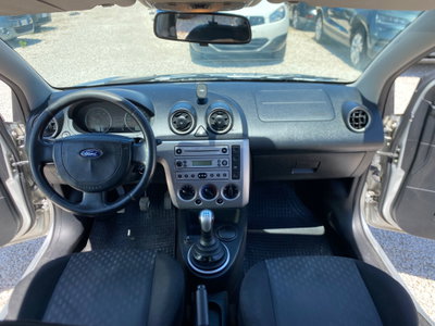 Ford Fiesta 1.4 TDCi 5p. Ghia (17)