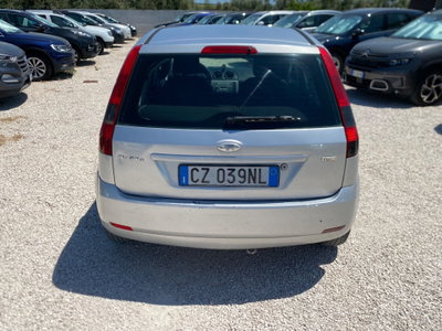 Ford Fiesta 1.4 TDCi 5p. Ghia (4)