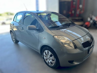 Toyota Yaris 1.3 5 porte (3)