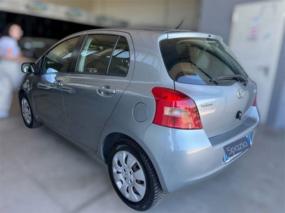 Toyota Yaris 1.3 5 porte (4)