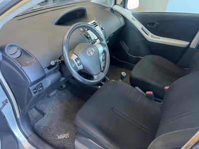 Toyota Yaris 1.3 5 porte (5)