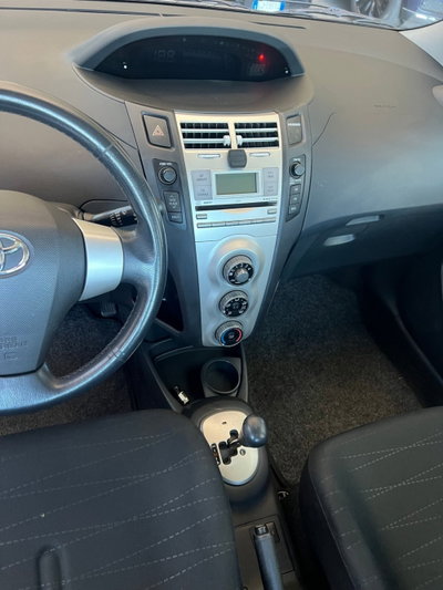 Toyota Yaris 1.3 5 porte (6)