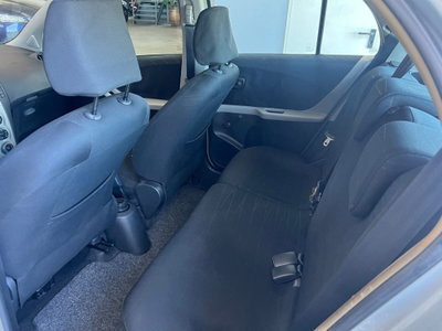Toyota Yaris 1.3 5 porte (8)