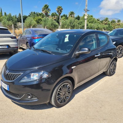 Lancia Ypsilon 1.0 FireFly 5 porte S&S Hybrid Ecochic Gold usata