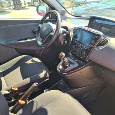 Lancia Ypsilon 1.0 FireFly 5 porte S&S Hybrid Ecochic Gold (13)