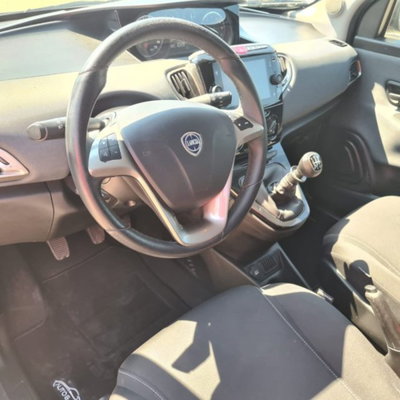 Lancia Ypsilon 1.0 FireFly 5 porte S&S Hybrid Ecochic Gold (14)